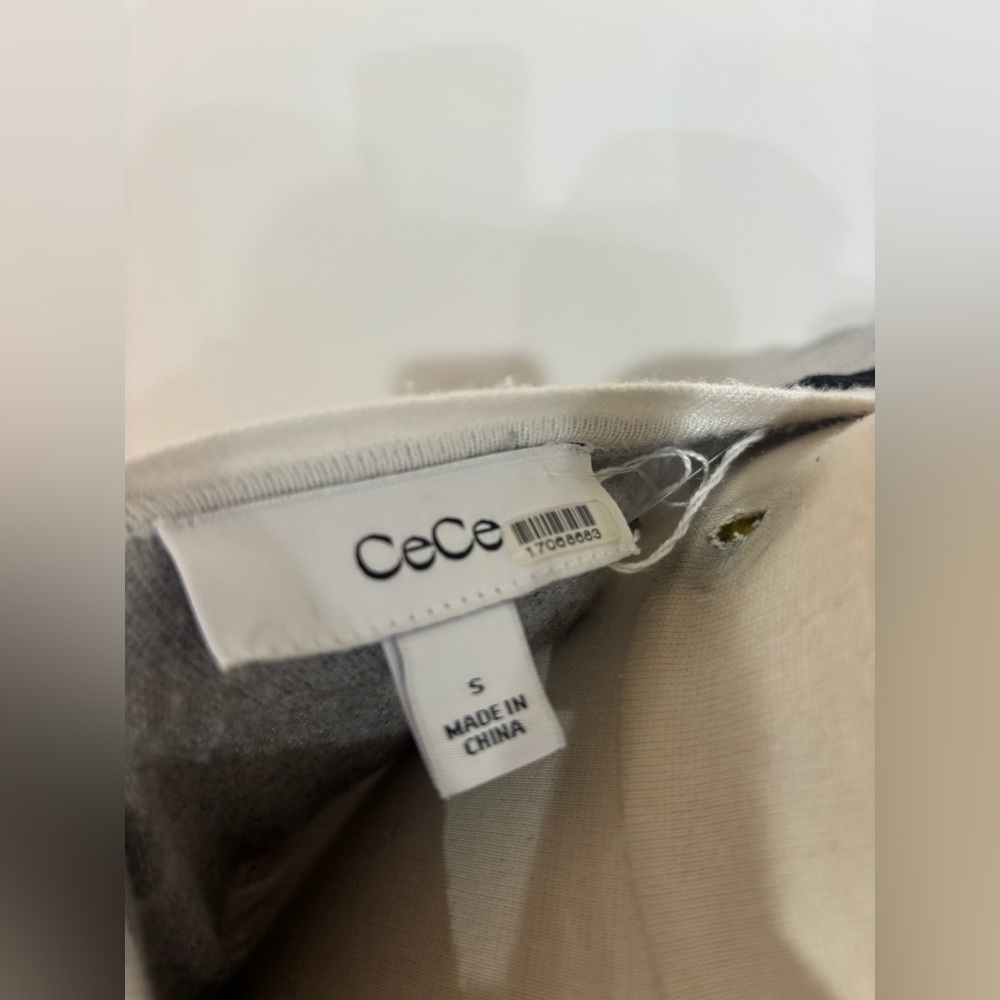 CeCe Deep V Contrast Trim Sweater, Size: S - Picture 12 of 12